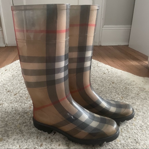 BURBERRY RAIN BOOTS - AUTHENTIC - Picture 1 of 6